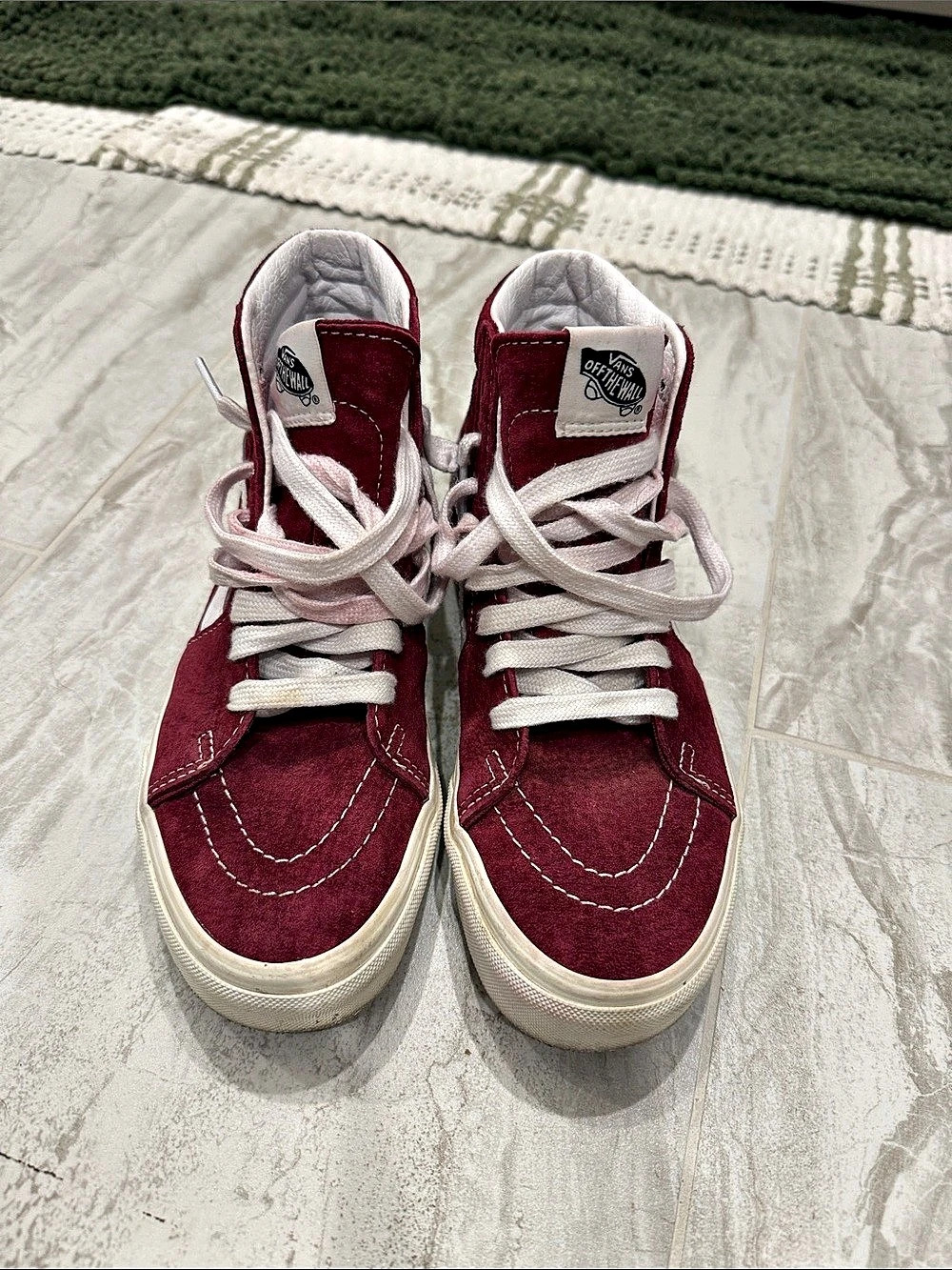 Unisex Vans Sk8-Hi Burgundy & White high-top Sneakers US 5.5 (men), 7 (women)